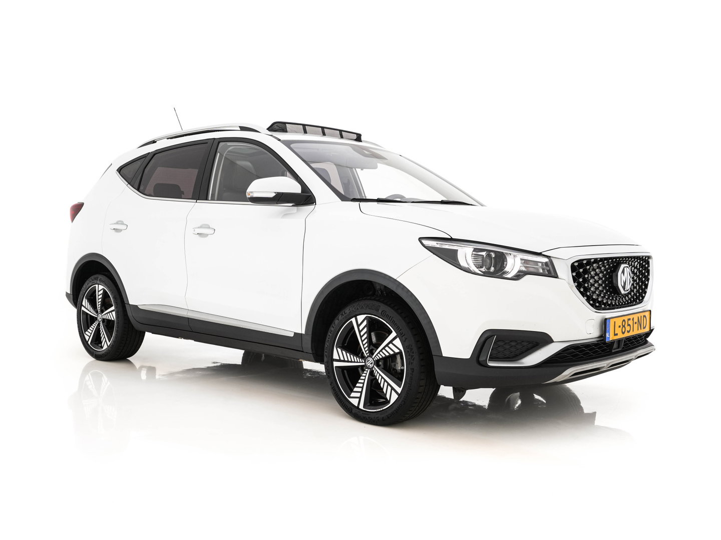 MG ZS EV Luxury 45 kWh {SoH-87%} (INCL-BTW) Aut. *PANO | LEATHER | CCS-FASTLOADER | KEYLESS | NAVI-FULLMAP | ADAPTIVE-CRUISE | CAMERA | HEATED-SPORTSEATS | CARPLAY | BLINDSPOT | DAB | LANE-ASSIST | 17''ALU*