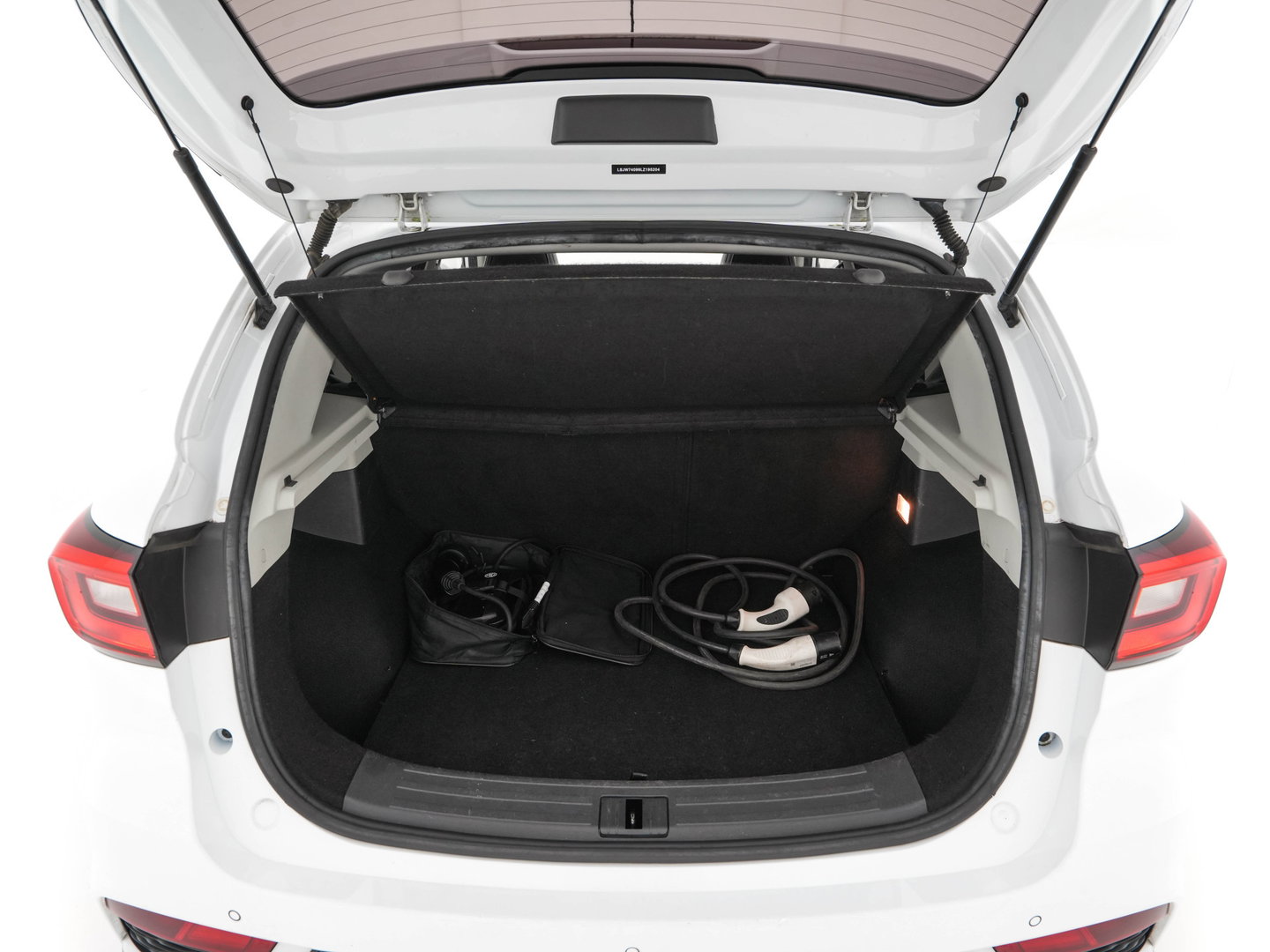 MG ZS EV Luxury 45 kWh {SoH-87%} (INCL-BTW) Aut. *PANO | LEATHER | CCS-FASTLOADER | KEYLESS | NAVI-FULLMAP | ADAPTIVE-CRUISE | CAMERA | HEATED-SPORTSEATS | CARPLAY | BLINDSPOT | DAB | LANE-ASSIST | 17''ALU*