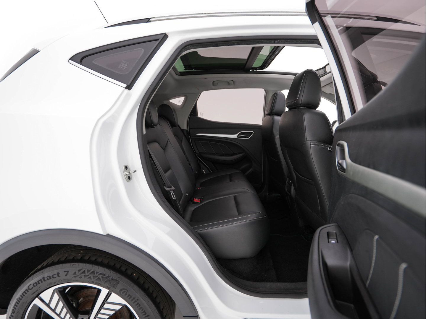MG ZS EV Luxury 45 kWh {SoH-87%} (INCL-BTW) Aut. *PANO | LEATHER | CCS-FASTLOADER | KEYLESS | NAVI-FULLMAP | ADAPTIVE-CRUISE | CAMERA | HEATED-SPORTSEATS | CARPLAY | BLINDSPOT | DAB | LANE-ASSIST | 17''ALU*