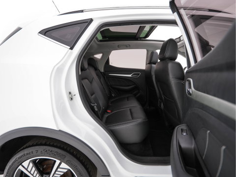 MG ZS EV Luxury 45 kWh {SoH-87%} (INCL-BTW) Aut. *PANO | LEATHER | CCS-FASTLOADER | KEYLESS | NAVI-FULLMAP | ADAPTIVE-CRUISE | CAMERA | HEATED-SPORTSEATS | CARPLAY | BLINDSPOT | DAB | LANE-ASSIST | 17''ALU*