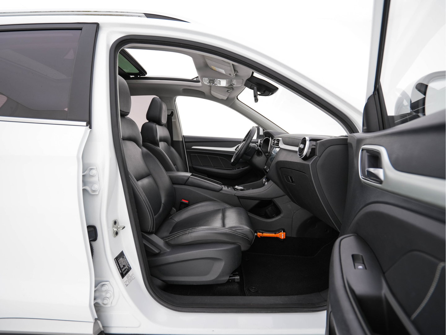 MG ZS EV Luxury 45 kWh {SoH-87%} (INCL-BTW) Aut. *PANO | LEATHER | CCS-FASTLOADER | KEYLESS | NAVI-FULLMAP | ADAPTIVE-CRUISE | CAMERA | HEATED-SPORTSEATS | CARPLAY | BLINDSPOT | DAB | LANE-ASSIST | 17''ALU*