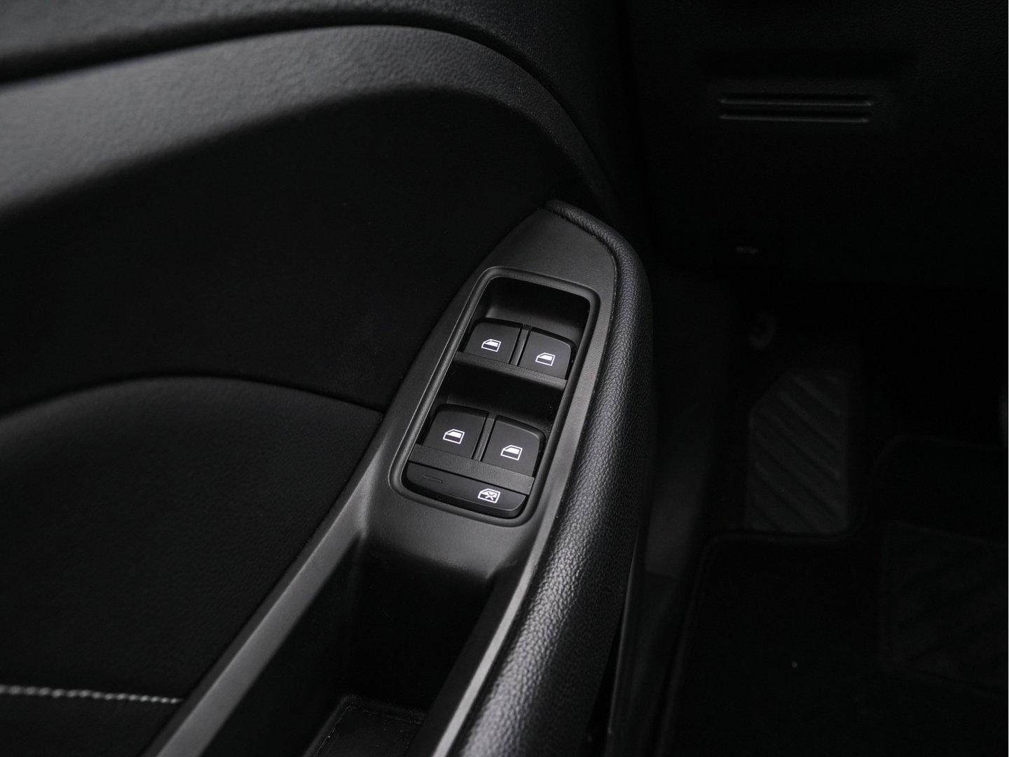 MG ZS EV Luxury 45 kWh {SoH-87%} (INCL-BTW) Aut. *PANO | LEATHER | CCS-FASTLOADER | KEYLESS | NAVI-FULLMAP | ADAPTIVE-CRUISE | CAMERA | HEATED-SPORTSEATS | CARPLAY | BLINDSPOT | DAB | LANE-ASSIST | 17''ALU*