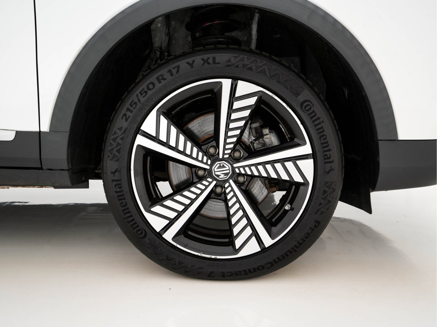 MG ZS EV Luxury 45 kWh {SoH-87%} (INCL-BTW) Aut. *PANO | LEATHER | CCS-FASTLOADER | KEYLESS | NAVI-FULLMAP | ADAPTIVE-CRUISE | CAMERA | HEATED-SPORTSEATS | CARPLAY | BLINDSPOT | DAB | LANE-ASSIST | 17''ALU*