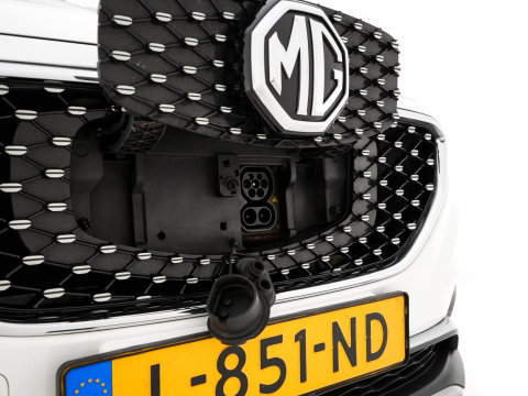 MG ZS EV Luxury 45 kWh {SoH-87%} (INCL-BTW) Aut. *PANO | LEATHER | CCS-FASTLOADER | KEYLESS | NAVI-FULLMAP | ADAPTIVE-CRUISE | CAMERA | HEATED-SPORTSEATS | CARPLAY | BLINDSPOT | DAB | LANE-ASSIST | 17''ALU*