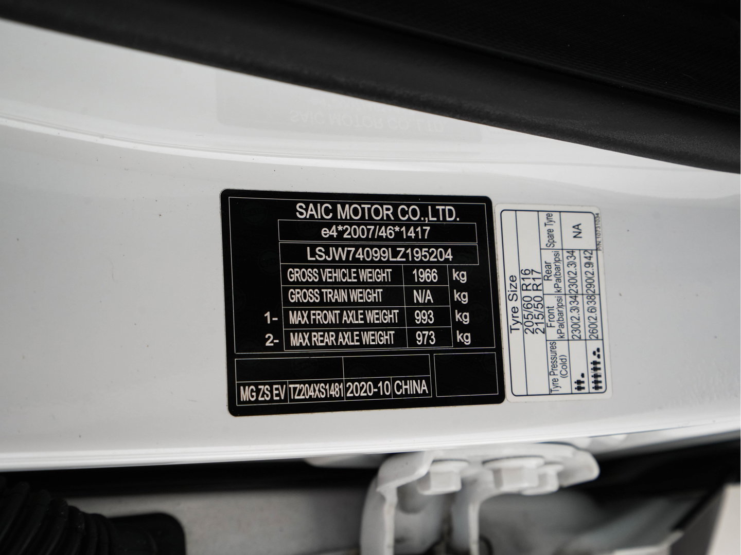 MG ZS EV Luxury 45 kWh {SoH-87%} (INCL-BTW) Aut. *PANO | LEATHER | CCS-FASTLOADER | KEYLESS | NAVI-FULLMAP | ADAPTIVE-CRUISE | CAMERA | HEATED-SPORTSEATS | CARPLAY | BLINDSPOT | DAB | LANE-ASSIST | 17''ALU*