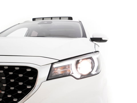 MG ZS EV Luxury 45 kWh {SoH-87%} (INCL-BTW) Aut. *PANO | LEATHER | CCS-FASTLOADER | KEYLESS | NAVI-FULLMAP | ADAPTIVE-CRUISE | CAMERA | HEATED-SPORTSEATS | CARPLAY | BLINDSPOT | DAB | LANE-ASSIST | 17''ALU*