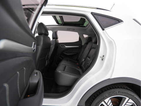 MG ZS EV Luxury 45 kWh {SoH-87%} (INCL-BTW) Aut. *PANO | LEATHER | CCS-FASTLOADER | KEYLESS | NAVI-FULLMAP | ADAPTIVE-CRUISE | CAMERA | HEATED-SPORTSEATS | CARPLAY | BLINDSPOT | DAB | LANE-ASSIST | 17''ALU*