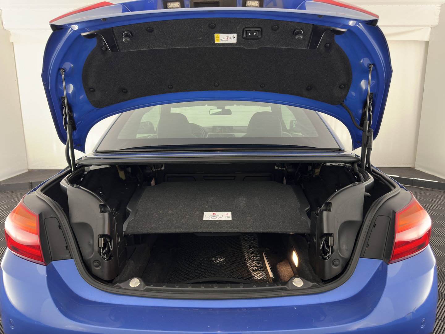 BMW 4 Serie Cabrio 420i M Sport Aut. *HEAD-UP | LEATHER | XENON | AIR-SCARF | MEMORY-PACK | HIFI-SOUND | HEATED-SPORTSEATS |  NAVI-FULLMAP | ECC | PDC | CRUISE | 19''ALU | TOWBAR*