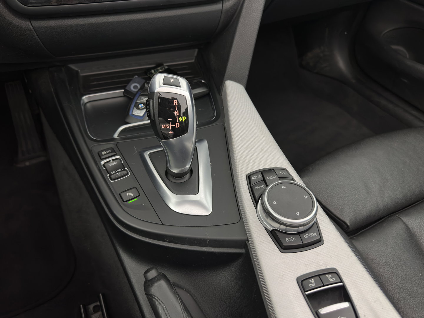 BMW 4 Serie Cabrio 420i M Sport Aut. *HEAD-UP | LEATHER | XENON | AIR-SCARF | MEMORY-PACK | HIFI-SOUND | HEATED-SPORTSEATS |  NAVI-FULLMAP | ECC | PDC | CRUISE | 19''ALU | TOWBAR*