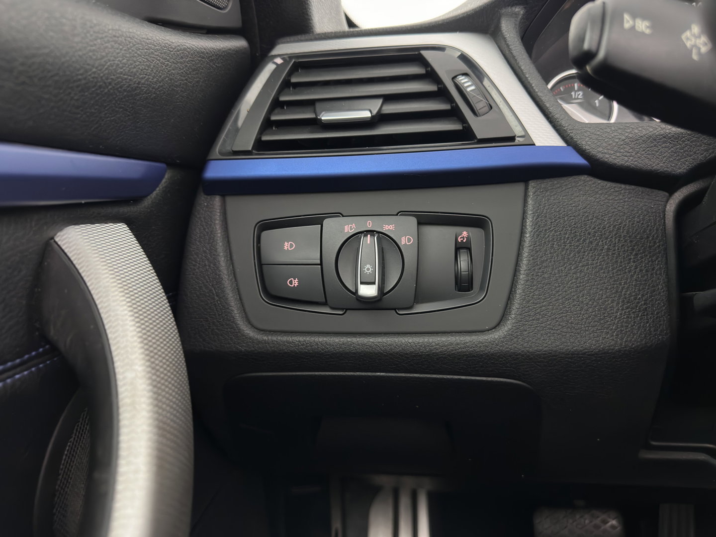 BMW 4 Serie Cabrio 420i M Sport Aut. *HEAD-UP | LEATHER | XENON | AIR-SCARF | MEMORY-PACK | HIFI-SOUND | HEATED-SPORTSEATS |  NAVI-FULLMAP | ECC | PDC | CRUISE | 19''ALU | TOWBAR*
