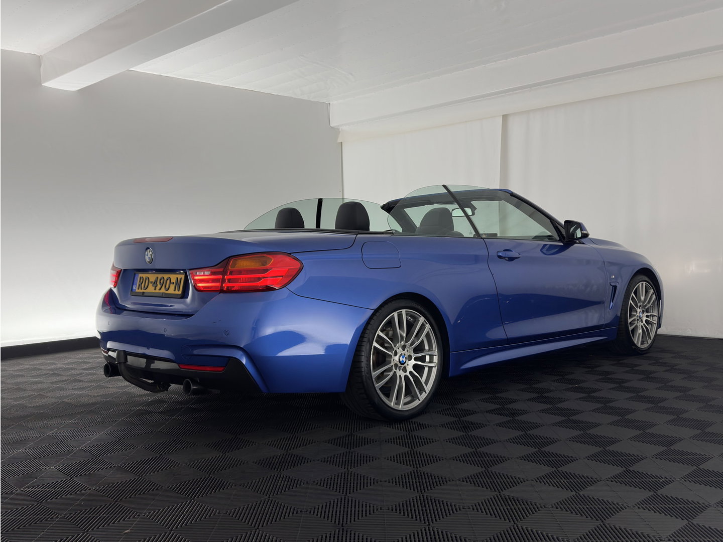 BMW 4 Serie Cabrio 420i M Sport Aut. *HEAD-UP | LEATHER | XENON | AIR-SCARF | MEMORY-PACK | HIFI-SOUND | HEATED-SPORTSEATS |  NAVI-FULLMAP | ECC | PDC | CRUISE | 19''ALU | TOWBAR*