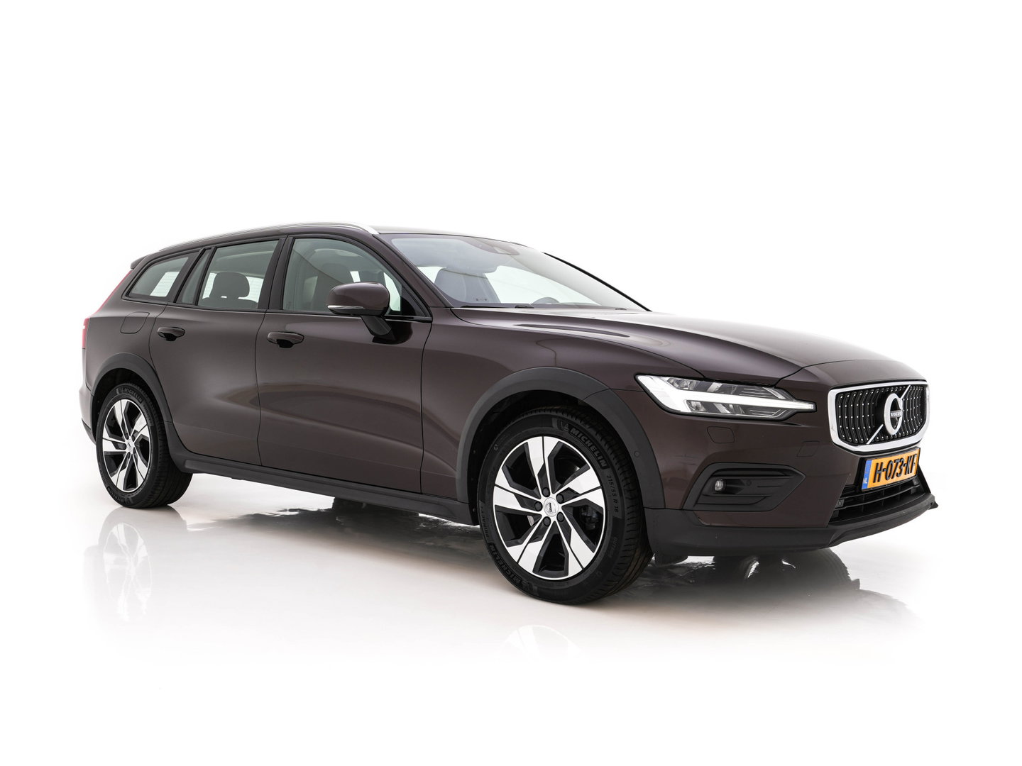 Volvo V60 Cross Country 2.0 D4 AWD Pro Aut. *LEATHER | FULL-LED | HARMAN/KARDON | MEMORY-PACK | BLIND-SPOT | DIGI-COCKPIT | HEATED-COMFORTSEATS | CAMERA | DIGI-COCKPIT | ECC | PDC | CRUISE | 18''ALU | TOWBAR*