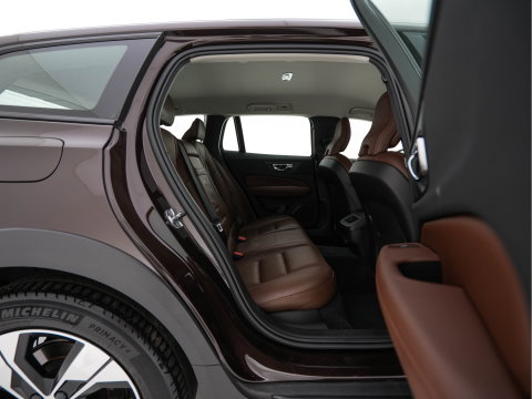 Volvo V60 Cross Country 2.0 D4 AWD Pro Aut. *LEATHER | FULL-LED | HARMAN/KARDON | MEMORY-PACK | BLIND-SPOT | DIGI-COCKPIT | HEATED-COMFORTSEATS | CAMERA | DIGI-COCKPIT | ECC | PDC | CRUISE | 18''ALU | TOWBAR*