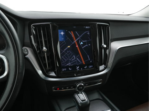 Volvo V60 Cross Country 2.0 D4 AWD Pro Aut. *LEATHER | FULL-LED | HARMAN/KARDON | MEMORY-PACK | BLIND-SPOT | DIGI-COCKPIT | HEATED-COMFORTSEATS | CAMERA | DIGI-COCKPIT | ECC | PDC | CRUISE | 18''ALU | TOWBAR*