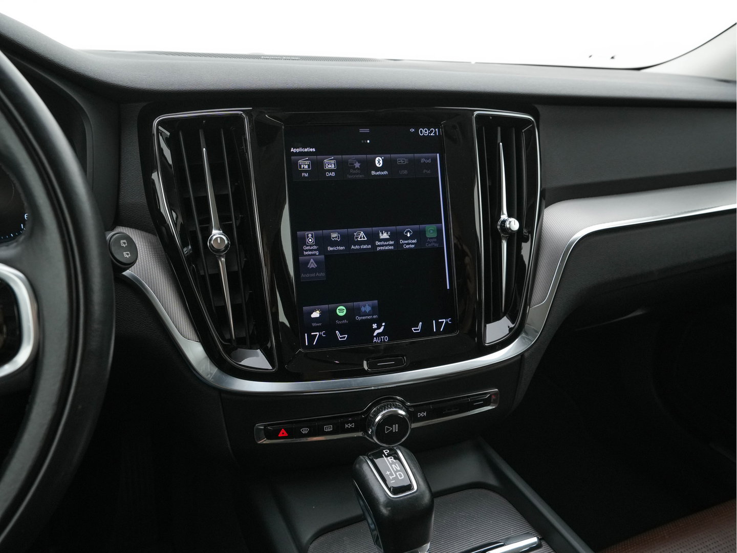 Volvo V60 Cross Country 2.0 D4 AWD Pro Aut. *LEATHER | FULL-LED | HARMAN/KARDON | MEMORY-PACK | BLIND-SPOT | DIGI-COCKPIT | HEATED-COMFORTSEATS | CAMERA | DIGI-COCKPIT | ECC | PDC | CRUISE | 18''ALU | TOWBAR*