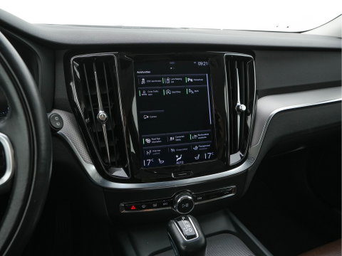 Volvo V60 Cross Country 2.0 D4 AWD Pro Aut. *LEATHER | FULL-LED | HARMAN/KARDON | MEMORY-PACK | BLIND-SPOT | DIGI-COCKPIT | HEATED-COMFORTSEATS | CAMERA | DIGI-COCKPIT | ECC | PDC | CRUISE | 18''ALU | TOWBAR*
