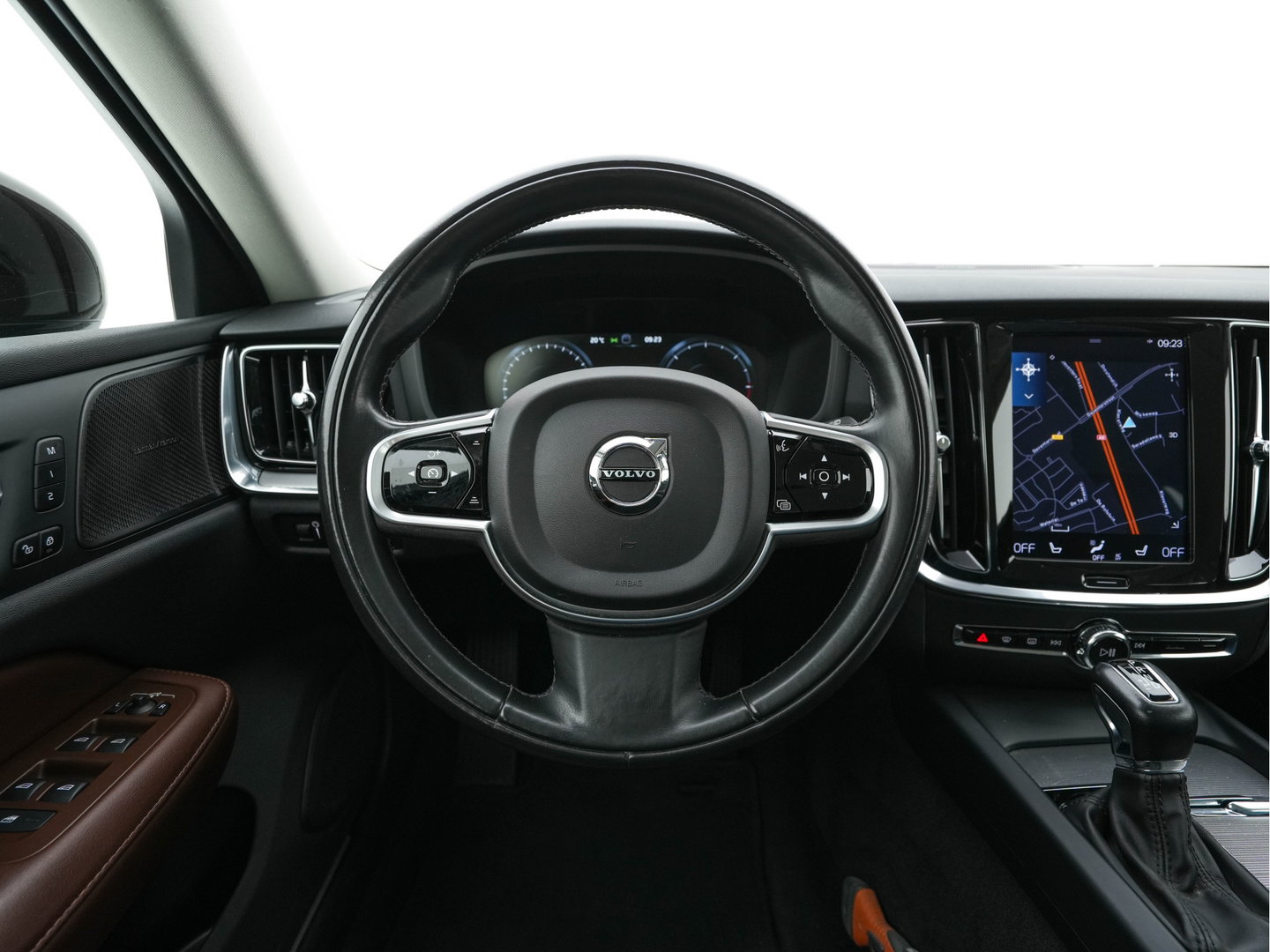 Volvo V60 Cross Country 2.0 D4 AWD Pro Aut. *LEATHER | FULL-LED | HARMAN/KARDON | MEMORY-PACK | BLIND-SPOT | DIGI-COCKPIT | HEATED-COMFORTSEATS | CAMERA | DIGI-COCKPIT | ECC | PDC | CRUISE | 18''ALU | TOWBAR*