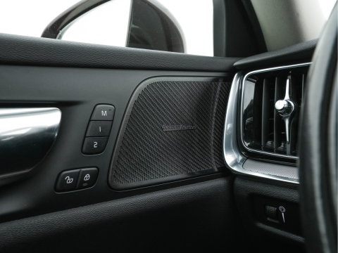 Volvo V60 Cross Country 2.0 D4 AWD Pro Aut. *LEATHER | FULL-LED | HARMAN/KARDON | MEMORY-PACK | BLIND-SPOT | DIGI-COCKPIT | HEATED-COMFORTSEATS | CAMERA | DIGI-COCKPIT | ECC | PDC | CRUISE | 18''ALU | TOWBAR*