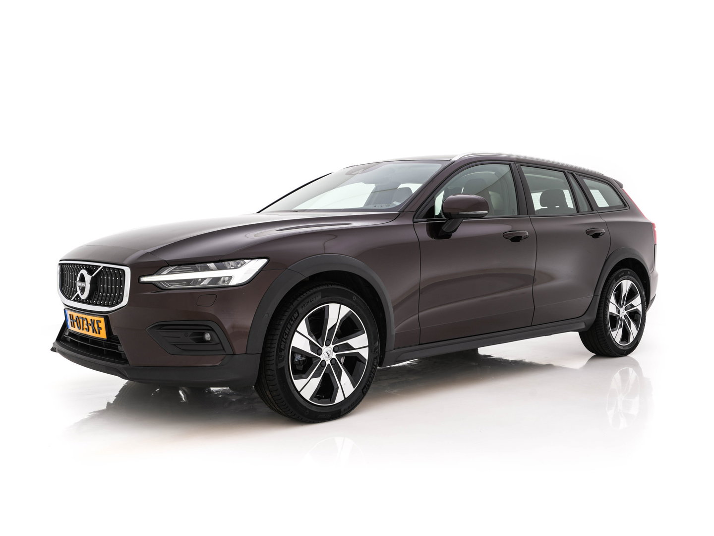Volvo V60 Cross Country 2.0 D4 AWD Pro Aut. *LEATHER | FULL-LED | HARMAN/KARDON | MEMORY-PACK | BLIND-SPOT | DIGI-COCKPIT | HEATED-COMFORTSEATS | CAMERA | DIGI-COCKPIT | ECC | PDC | CRUISE | 18''ALU | TOWBAR*