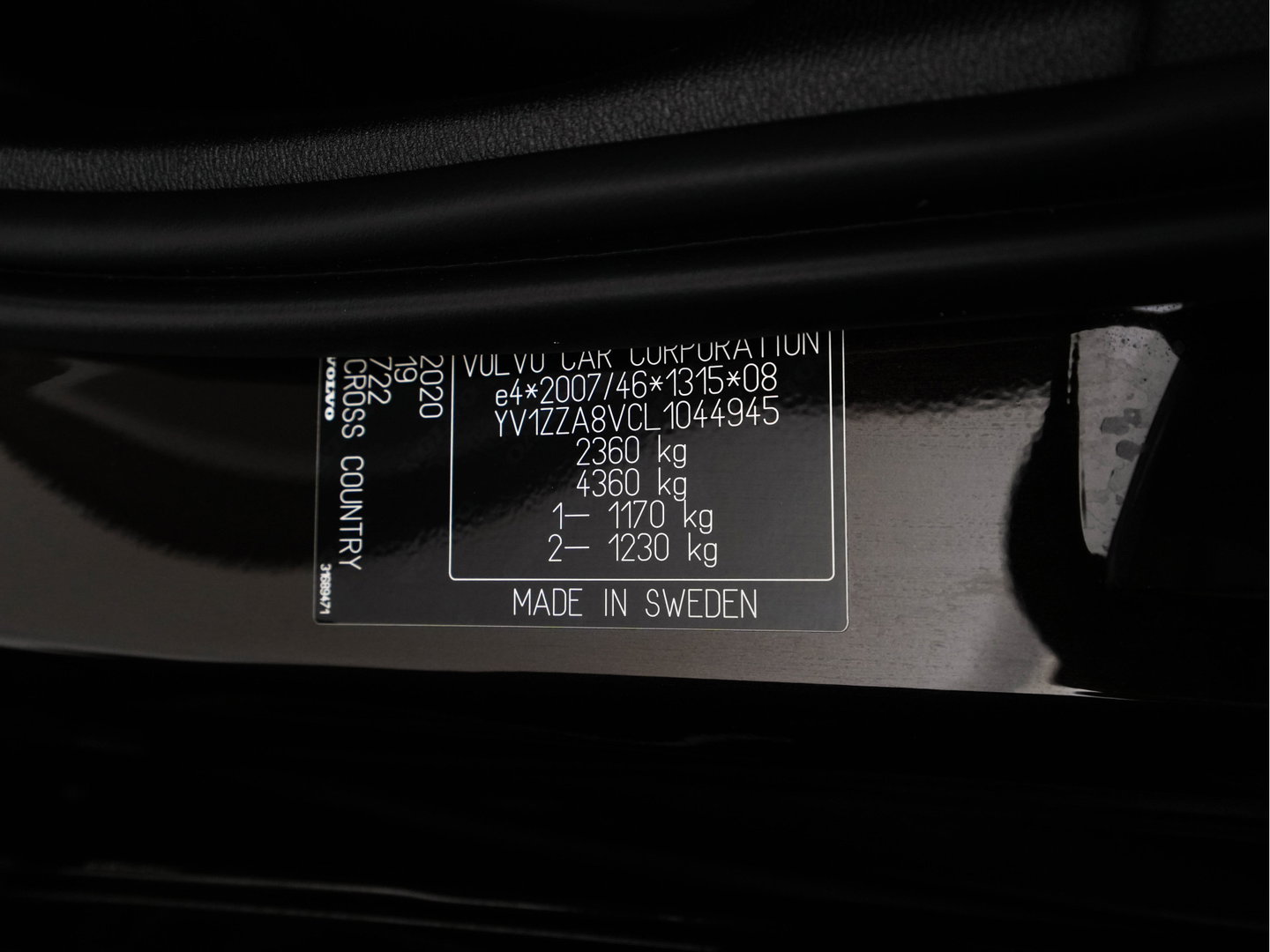 Volvo V60 Cross Country 2.0 D4 AWD Pro Aut. *LEATHER | FULL-LED | HARMAN/KARDON | MEMORY-PACK | BLIND-SPOT | DIGI-COCKPIT | HEATED-COMFORTSEATS | CAMERA | DIGI-COCKPIT | ECC | PDC | CRUISE | 18''ALU | TOWBAR*