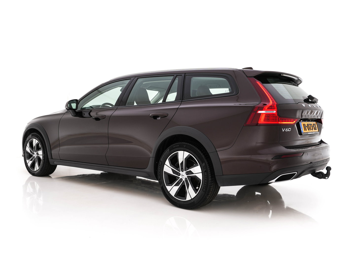 Volvo V60 Cross Country 2.0 D4 AWD Pro Aut. *LEATHER | FULL-LED | HARMAN/KARDON | MEMORY-PACK | BLIND-SPOT | DIGI-COCKPIT | HEATED-COMFORTSEATS | CAMERA | DIGI-COCKPIT | ECC | PDC | CRUISE | 18''ALU | TOWBAR*
