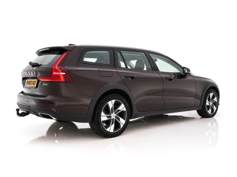 Volvo V60 Cross Country 2.0 D4 AWD Pro Aut. *LEATHER | FULL-LED | HARMAN/KARDON | MEMORY-PACK | BLIND-SPOT | DIGI-COCKPIT | HEATED-COMFORTSEATS | CAMERA | DIGI-COCKPIT | ECC | PDC | CRUISE | 18''ALU | TOWBAR*