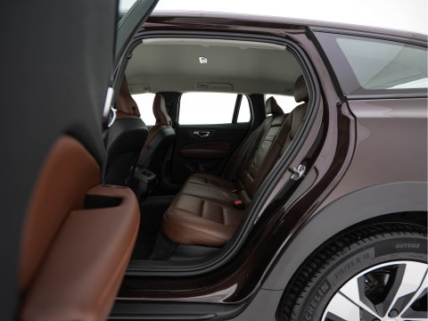 Volvo V60 Cross Country 2.0 D4 AWD Pro Aut. *LEATHER | FULL-LED | HARMAN/KARDON | MEMORY-PACK | BLIND-SPOT | DIGI-COCKPIT | HEATED-COMFORTSEATS | CAMERA | DIGI-COCKPIT | ECC | PDC | CRUISE | 18''ALU | TOWBAR*