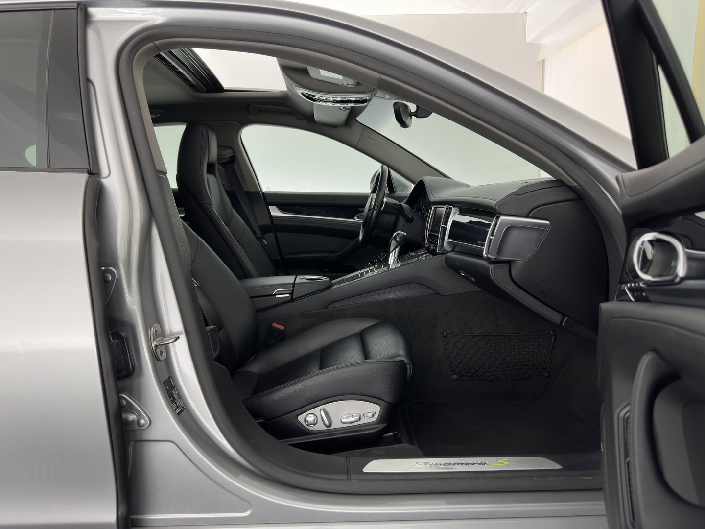 Porsche Panamera 3.0 S E-Hybrid (Plug-In) Aut. *PANO | LEATHER | XENON | HEATED-SPORTSEATS | MEMORY-PACK | BOSE-SOUND | AIR-SUSPENSION | NAVI-FULLMAP | CAMERA | PRIVACY-GLASS | SHIFTPADDLES | ECC | PDC | CRUISE | 20''ALU*