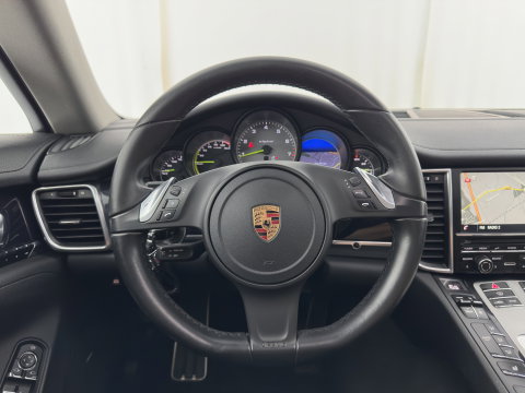 Porsche Panamera 3.0 S E-Hybrid (Plug-In) Aut. *PANO | LEATHER | XENON | HEATED-SPORTSEATS | MEMORY-PACK | BOSE-SOUND | AIR-SUSPENSION | NAVI-FULLMAP | CAMERA | PRIVACY-GLASS | SHIFTPADDLES | ECC | PDC | CRUISE | 20''ALU*