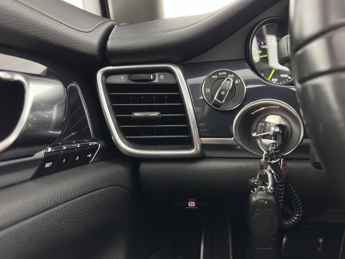 Porsche Panamera 3.0 S E-Hybrid (Plug-In) Aut. *PANO | LEATHER | XENON | HEATED-SPORTSEATS | MEMORY-PACK | BOSE-SOUND | AIR-SUSPENSION | NAVI-FULLMAP | CAMERA | PRIVACY-GLASS | SHIFTPADDLES | ECC | PDC | CRUISE | 20''ALU*