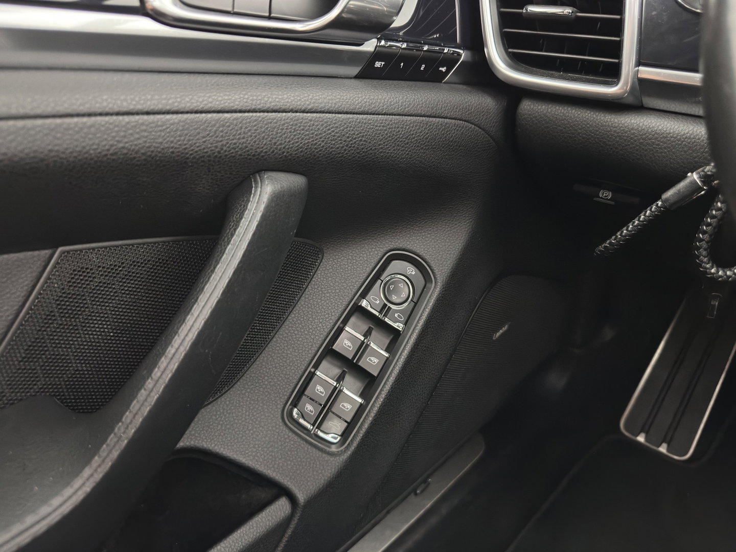 Porsche Panamera 3.0 S E-Hybrid (Plug-In) Aut. *PANO | LEATHER | XENON | HEATED-SPORTSEATS | MEMORY-PACK | BOSE-SOUND | AIR-SUSPENSION | NAVI-FULLMAP | CAMERA | PRIVACY-GLASS | SHIFTPADDLES | ECC | PDC | CRUISE | 20''ALU*