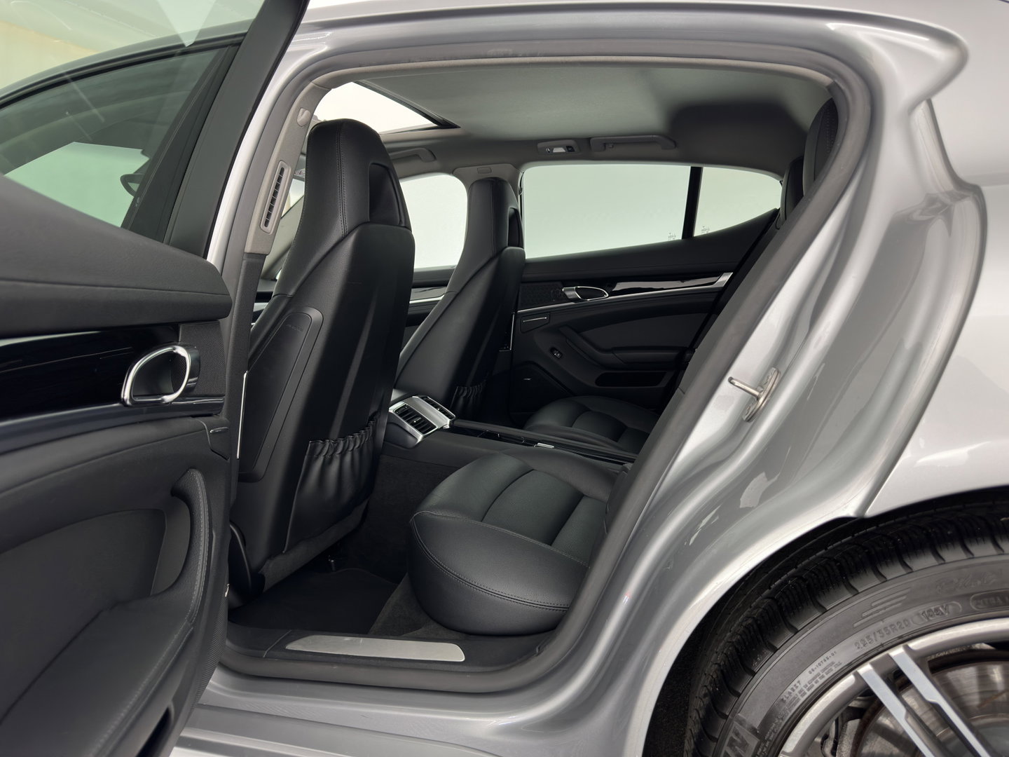 Porsche Panamera 3.0 S E-Hybrid (Plug-In) Aut. *PANO | LEATHER | XENON | HEATED-SPORTSEATS | MEMORY-PACK | BOSE-SOUND | AIR-SUSPENSION | NAVI-FULLMAP | CAMERA | PRIVACY-GLASS | SHIFTPADDLES | ECC | PDC | CRUISE | 20''ALU*