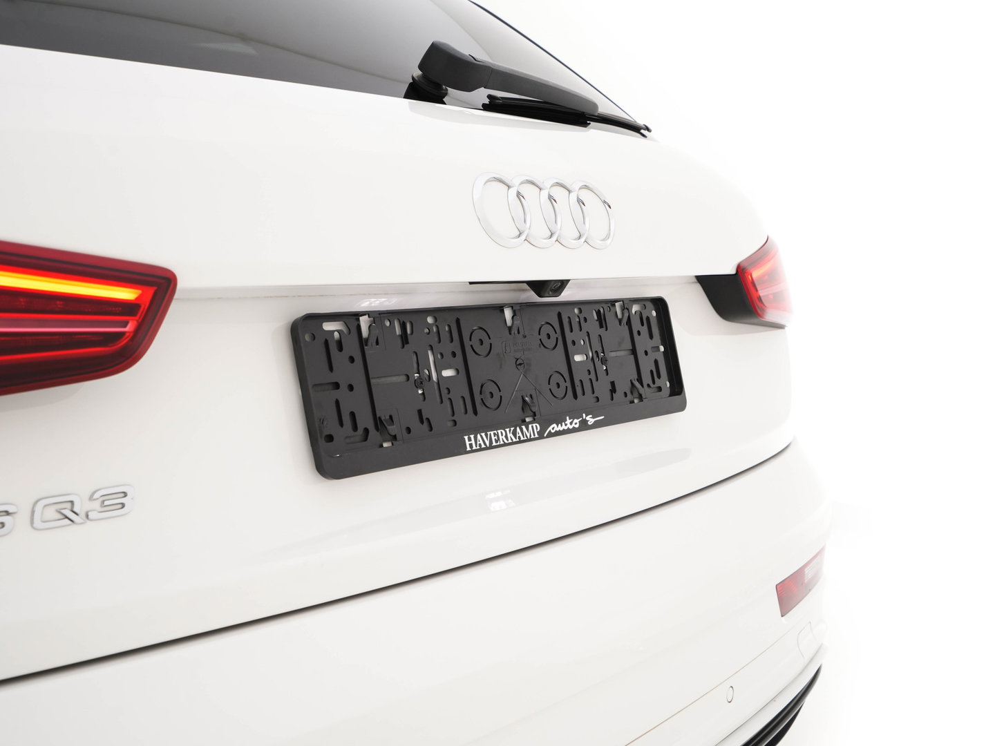 Audi Q3 2.5 TFSI RS Q3 Quattro Aut. *PANO | LEDER-ALCANTARA | FULL-LED | BOSE-AUDIO | NAVI-FULLMAP | CAMERA | HEATED-SPORTSEATS | SHIFTPADDLES | CRUISE | PRIVACY-GLASS | ECC | PDC | 19"ALU*