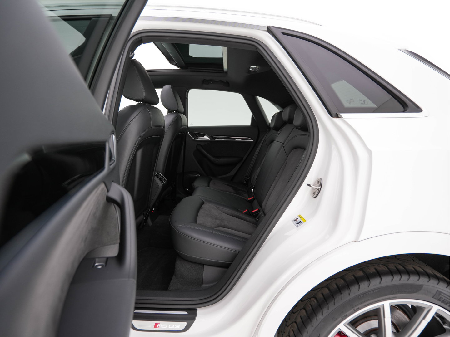 Audi Q3 2.5 TFSI RS Q3 Quattro Aut. *PANO | LEDER-ALCANTARA | FULL-LED | BOSE-AUDIO | NAVI-FULLMAP | CAMERA | HEATED-SPORTSEATS | SHIFTPADDLES | CRUISE | PRIVACY-GLASS | ECC | PDC | 19"ALU*
