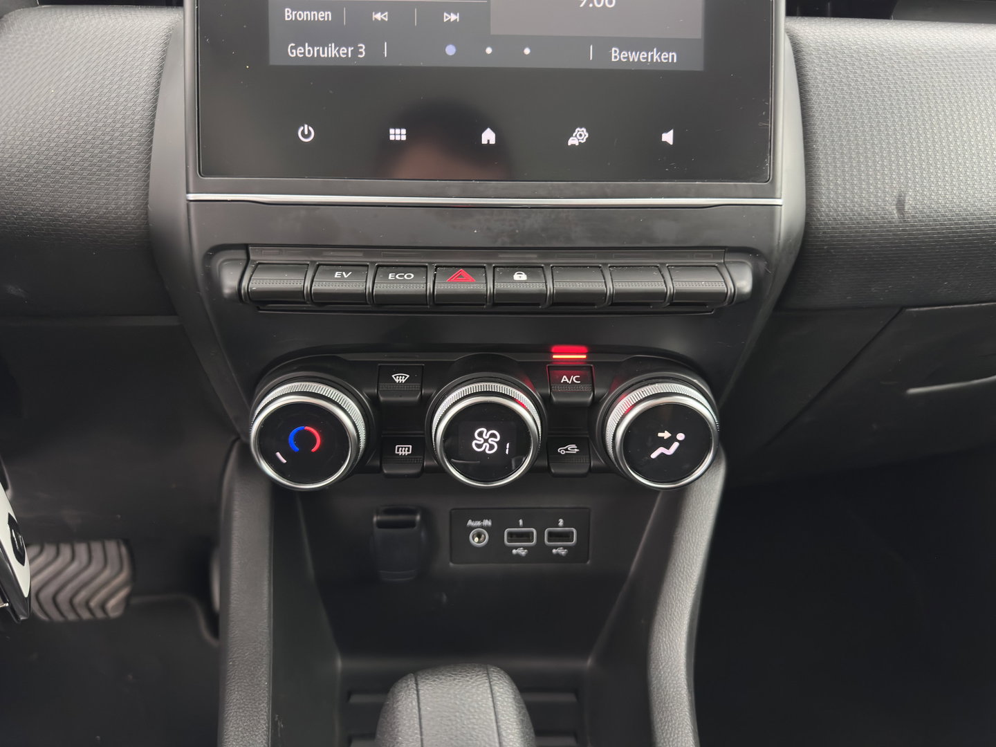 Renault Clio 1.6 E-Tech Hybrid 145 Equilibre (INCL-BTW) Aut. *FULL-LED | COMFORTSEATS | CARPLAY | KEYLESS | DAB+ | ECC | PDC | CRUISE | DIGI-COCKPIT | LANE-ASSIST |  TOWBAR*