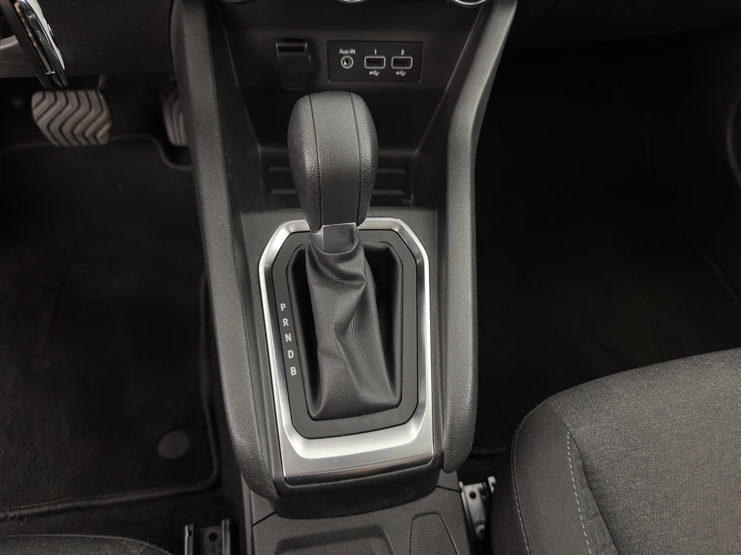 Renault Clio 1.6 E-Tech Hybrid 145 Equilibre (INCL-BTW) Aut. *FULL-LED | COMFORTSEATS | CARPLAY | KEYLESS | DAB+ | ECC | PDC | CRUISE | DIGI-COCKPIT | LANE-ASSIST |  TOWBAR*
