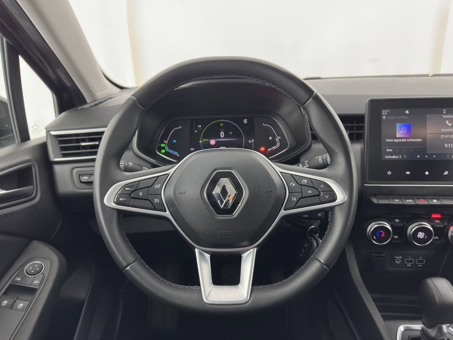 Renault Clio 1.6 E-Tech Hybrid 145 Equilibre (INCL-BTW) Aut. *FULL-LED | COMFORTSEATS | CARPLAY | KEYLESS | DAB+ | ECC | PDC | CRUISE | DIGI-COCKPIT | LANE-ASSIST |  TOWBAR*