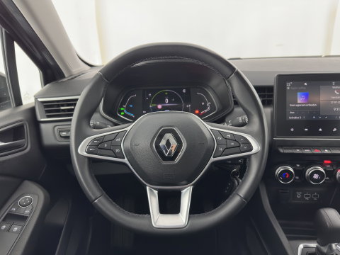 Renault Clio 1.6 E-Tech Hybrid 145 Equilibre (INCL-BTW) Aut. *FULL-LED | COMFORTSEATS | CARPLAY | KEYLESS | DAB+ | ECC | PDC | CRUISE | DIGI-COCKPIT | LANE-ASSIST |  TOWBAR*