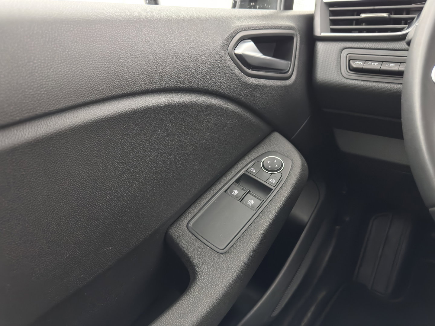Renault Clio 1.6 E-Tech Hybrid 145 Equilibre (INCL-BTW) Aut. *FULL-LED | COMFORTSEATS | CARPLAY | KEYLESS | DAB+ | ECC | PDC | CRUISE | DIGI-COCKPIT | LANE-ASSIST |  TOWBAR*