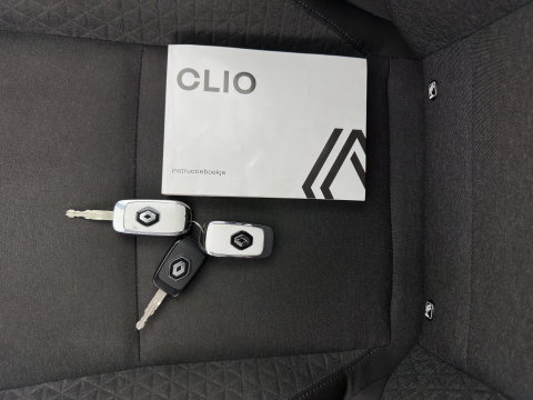 Renault Clio 1.6 E-Tech Hybrid 145 Equilibre (INCL-BTW) Aut. *FULL-LED | COMFORTSEATS | CARPLAY | KEYLESS | DAB+ | ECC | PDC | CRUISE | DIGI-COCKPIT | LANE-ASSIST |  TOWBAR*