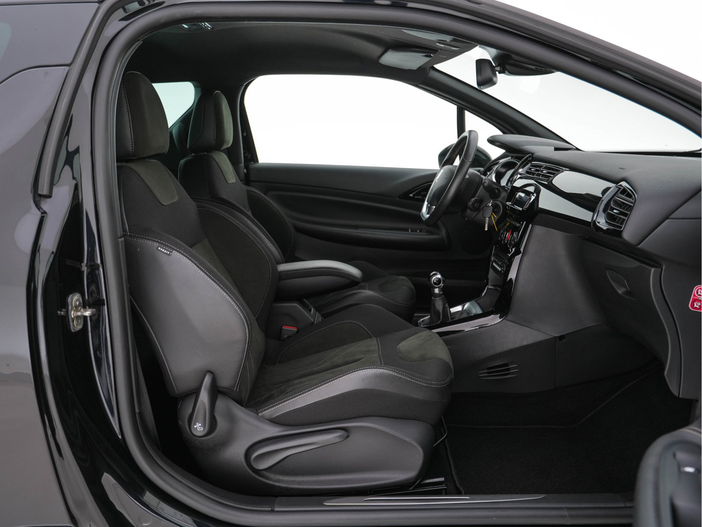 DS DS 3 1.6 BlueHDi Business *ALCANTARA-MICROFIBRE | SPORT-SEATS | ECC | PDC | CRUISE | PRIVACY-GLASS | 16''ALU*