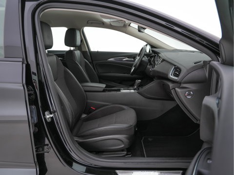 Opel Insignia Sports Tourer 1.5 Turbo Business Executive Aut. *NAVI-FULLMAP | LEATHER-FABRIC | KEYLESS | DAB+ | SPORT-SEATS  | ECC | PDC | CRUISE | TOWBAR | CARPLAY | 18''ALU*