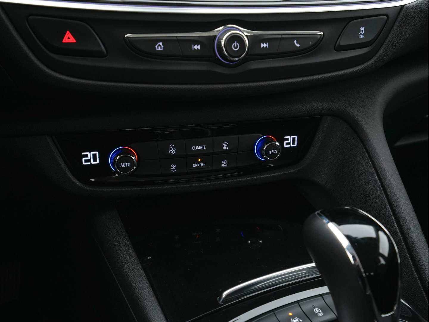 Opel Insignia Sports Tourer 1.5 Turbo Business Executive Aut. *NAVI-FULLMAP | LEATHER-FABRIC | KEYLESS | DAB+ | SPORT-SEATS  | ECC | PDC | CRUISE | TOWBAR | CARPLAY | 18''ALU*