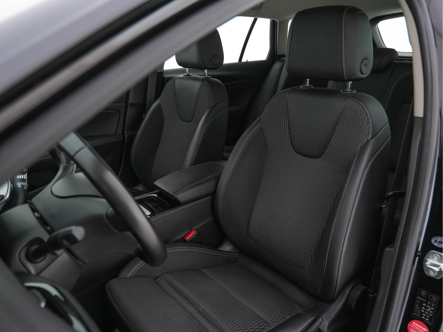 Opel Insignia Sports Tourer 1.5 Turbo Business Executive Aut. *NAVI-FULLMAP | LEATHER-FABRIC | KEYLESS | DAB+ | SPORT-SEATS  | ECC | PDC | CRUISE | TOWBAR | CARPLAY | 18''ALU*