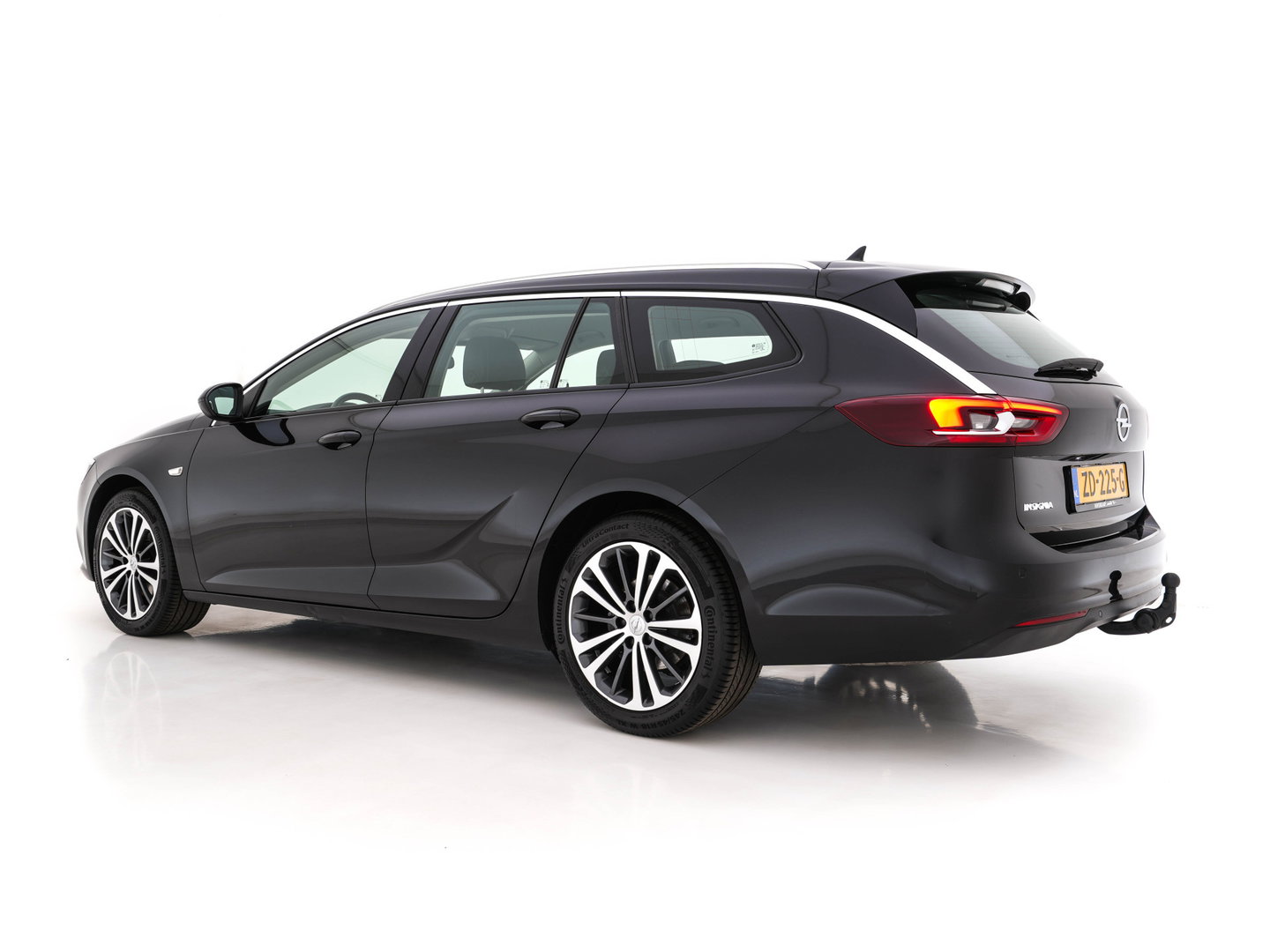 Opel Insignia Sports Tourer 1.5 Turbo Business Executive Aut. *NAVI-FULLMAP | LEATHER-FABRIC | KEYLESS | DAB+ | SPORT-SEATS  | ECC | PDC | CRUISE | TOWBAR | CARPLAY | 18''ALU*