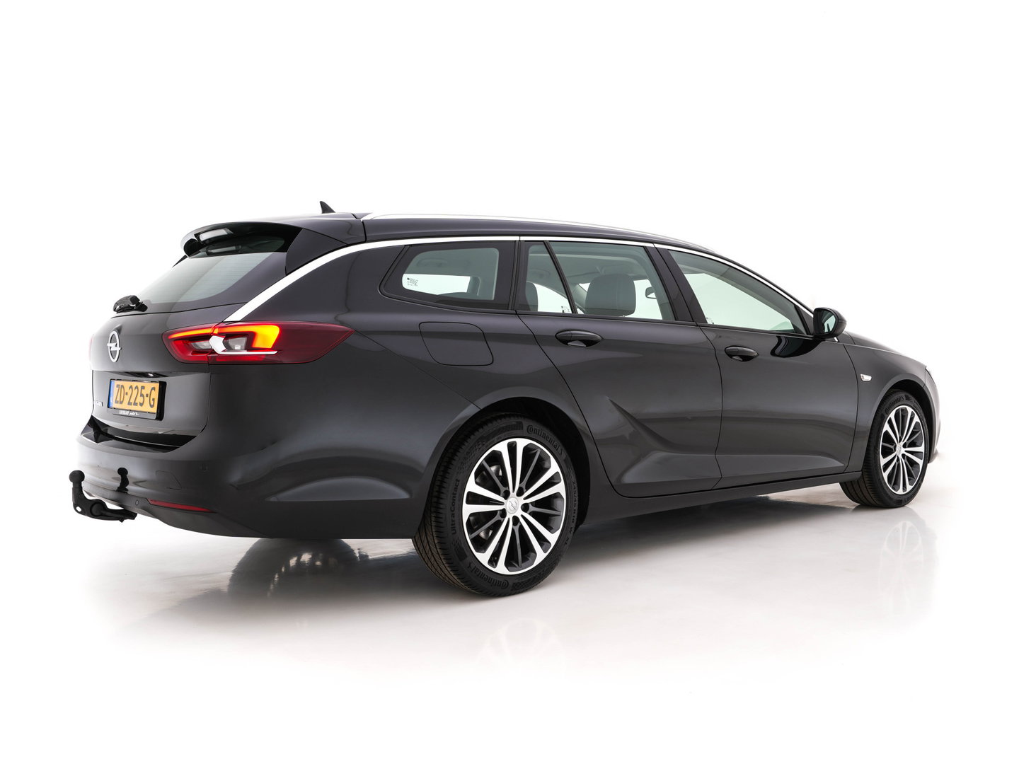 Opel Insignia Sports Tourer 1.5 Turbo Business Executive Aut. *NAVI-FULLMAP | LEATHER-FABRIC | KEYLESS | DAB+ | SPORT-SEATS  | ECC | PDC | CRUISE | TOWBAR | CARPLAY | 18''ALU*