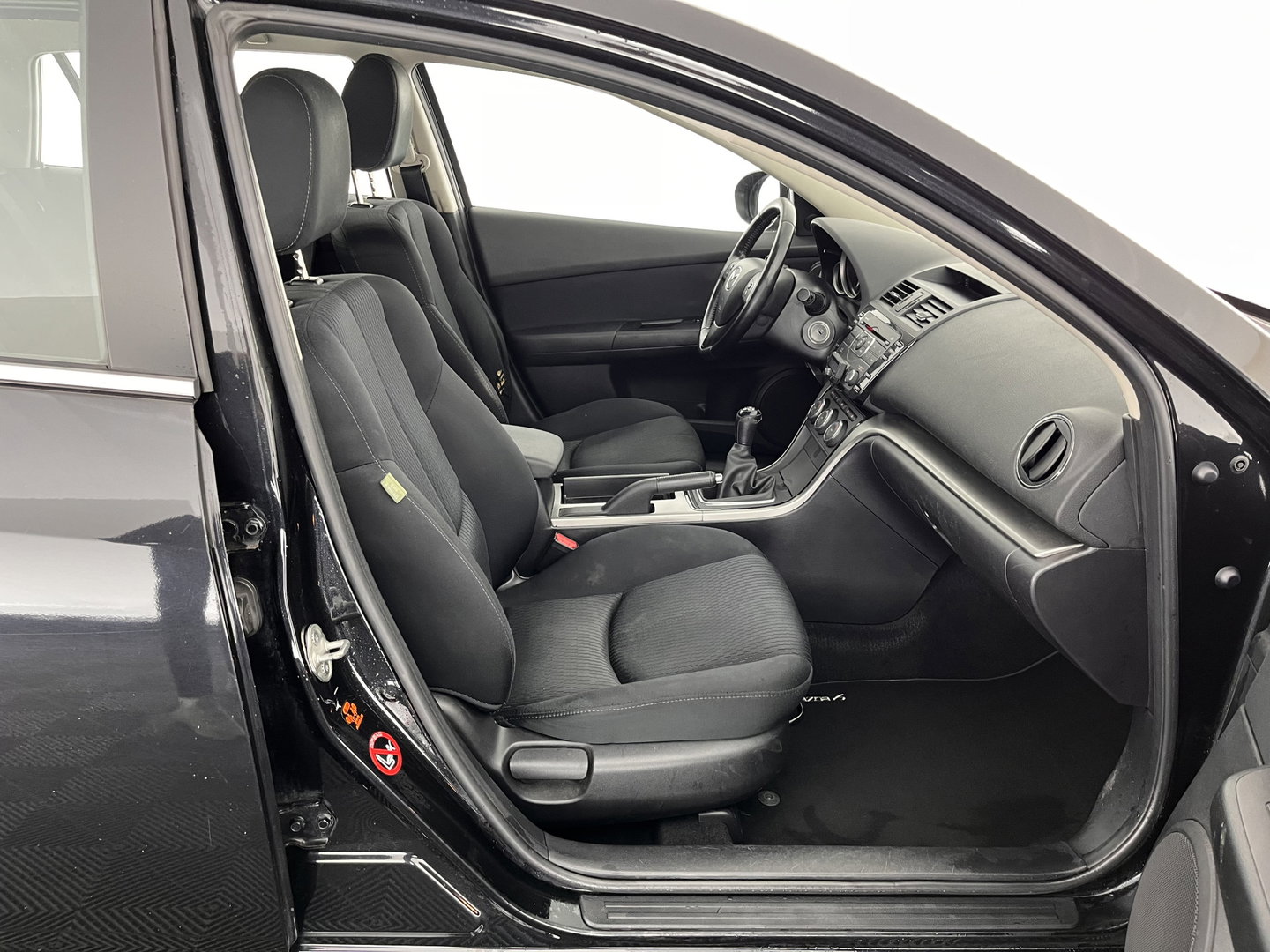 Mazda 6 Sportbreak 2.2 CiTD Business *AIRCO | CRUISE | COMFORT-SEATS | RADIO-CD/MP3 | 16''ALU*