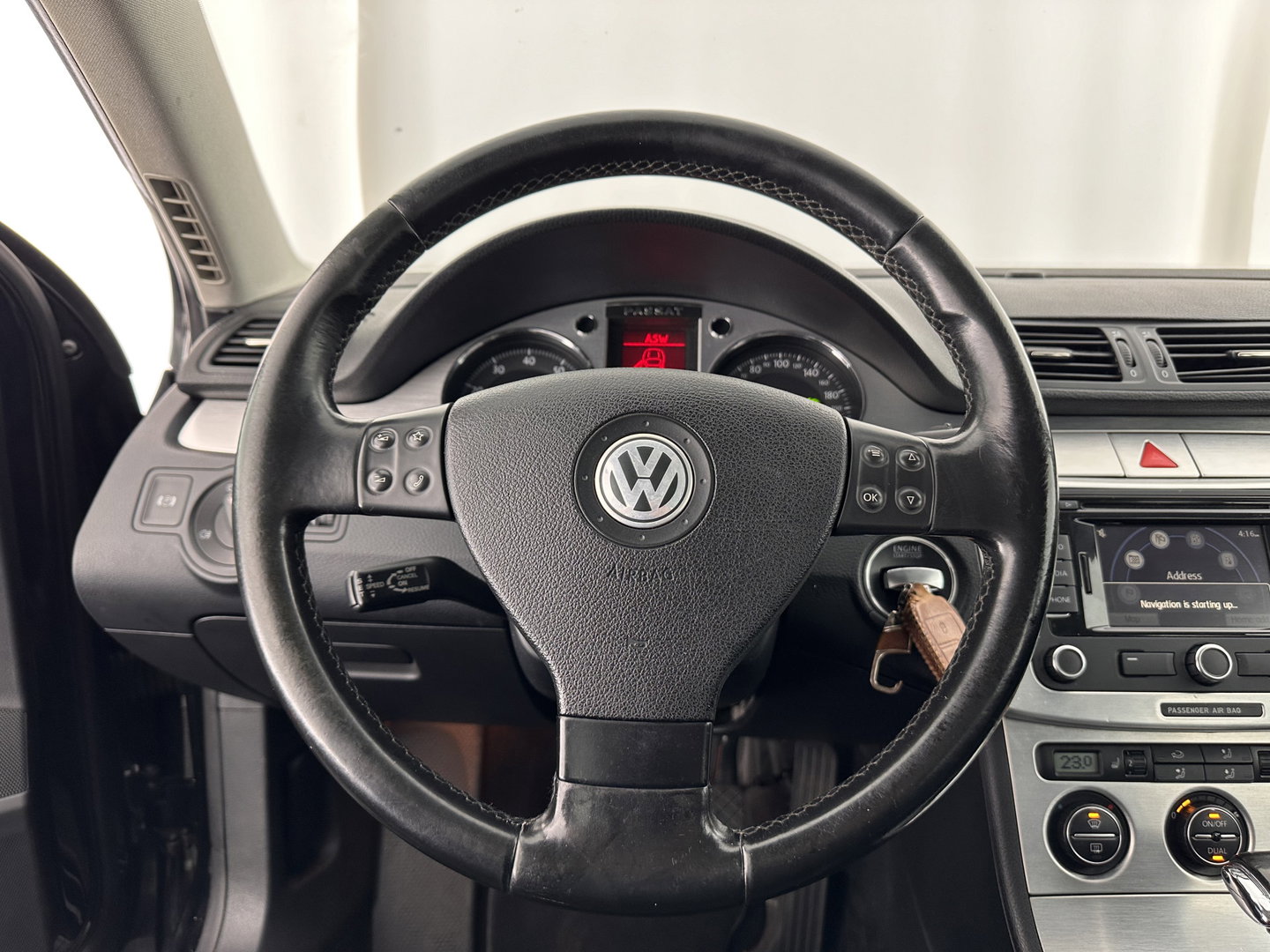 Volkswagen Passat 2.0 FSI Highline Aut. *NAVI-FULLMAP | LEATHER-ALCANTARA | SPORT-SEATS | ECC | HEATED-SEATS | PDC | CRUISE*