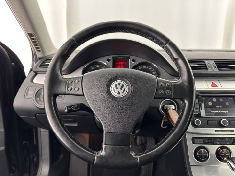 Volkswagen Passat 2.0 FSI Highline Aut. *NAVI-FULLMAP | LEATHER-ALCANTARA | SPORT-SEATS | ECC | HEATED-SEATS | PDC | CRUISE*