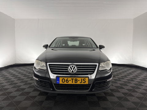 Volkswagen Passat 2.0 FSI Highline Aut. *NAVI-FULLMAP | LEATHER-ALCANTARA | SPORT-SEATS | ECC | HEATED-SEATS | PDC | CRUISE*